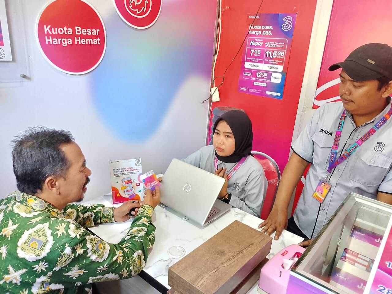 Perluasan Jaringan Indosat di Madura Dongkrak Ekonomi Masyarakat Lokal Lewat 3Kiosk 1