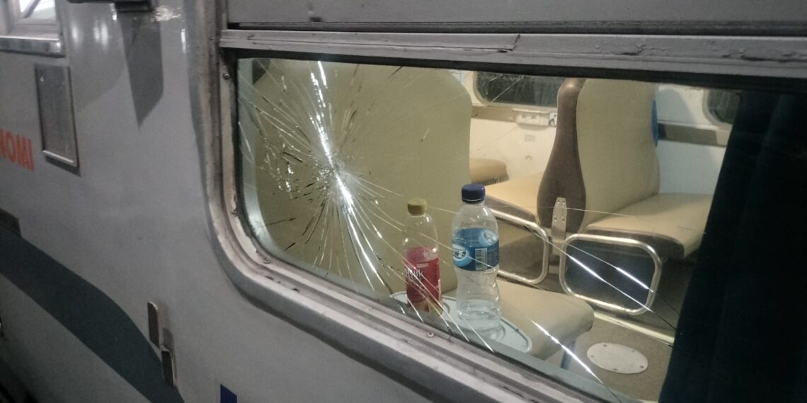 Akibat Aksi Vandalisme, Sejumlah Kaca KA Ekonomi Pasundan Pecah