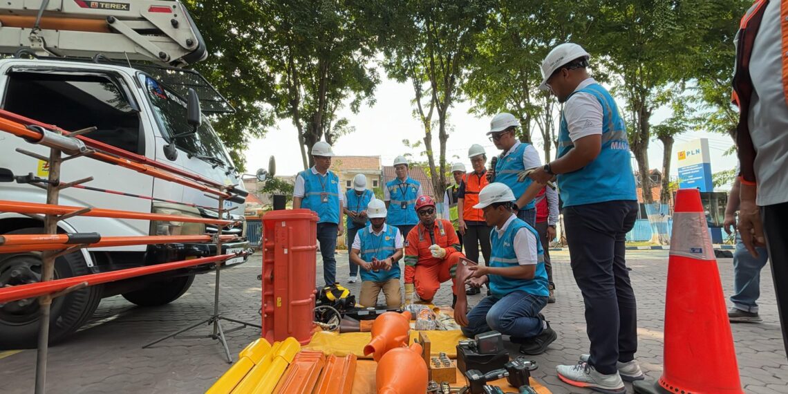 PLN siagakan 4.782 personil yang tersebar di 112 posko siaga untuk mengamankan 654 lokasi ibadah & obyek vital lainnya di Jatim. (foto; ist)