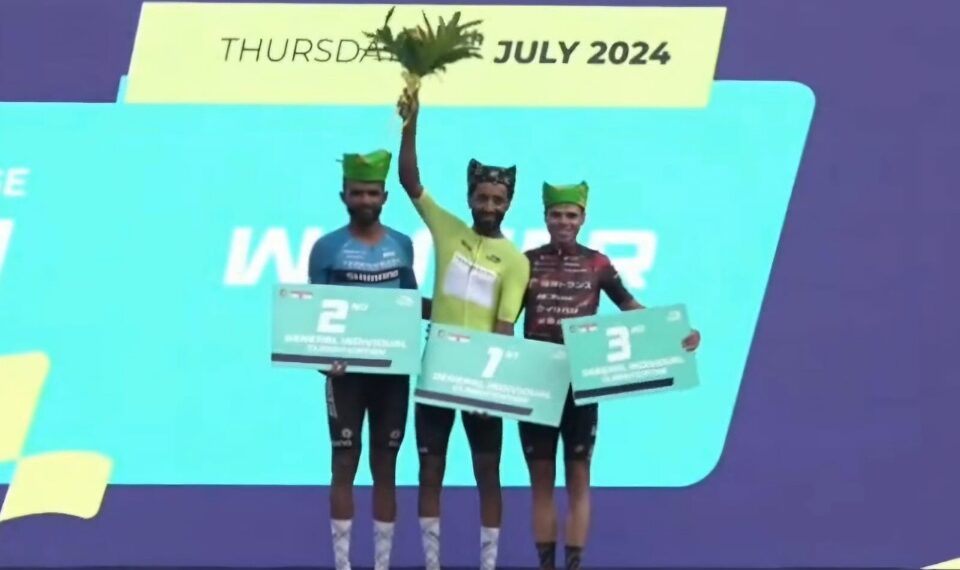 Merahwi Kudus mengenakan Ijen Sulfur Jersey (Yellow Jersey)