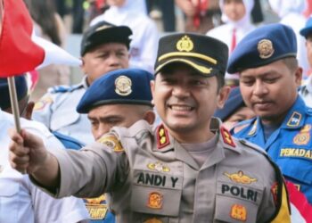 Kapolres Batu Hadir Dalam Apel Pencanangan Gerakan Pembagian dan Pemasangan Bendera Merah Putih 