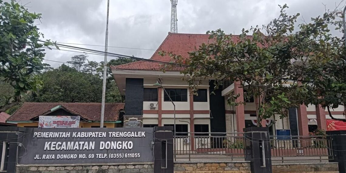 Kec. Dongko Jadi Kecamatan Pertama Pengguna Energi Bersih di Jatimulya 1 Kini Pemerintah Kecamatan Dongko di Kab. Trenggalek menjadi Kecamatan Pertama di Jatim yang menggunakan energi bersih melalui REC. (foto: ist)