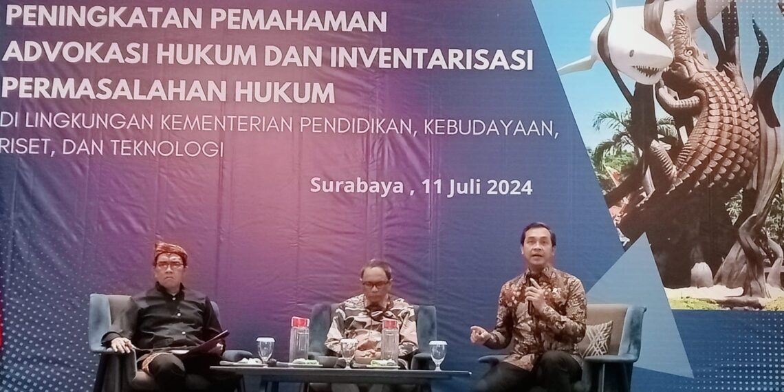 Anggota KPPU Mohammad Reza saat di Hotel Movenpick, Surabaya, Kamis (11/7/2024). (foto: ist)