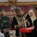 Komitmen Lestarikan Budaya, Bupati Undang Siswa dalam Penyerahan Pusaka Keraton WhatsApp Image 2024-07-17 at 13.14.43