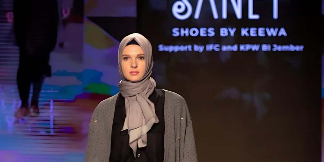 Salah satu penampilan karya disainer Banyuwangi