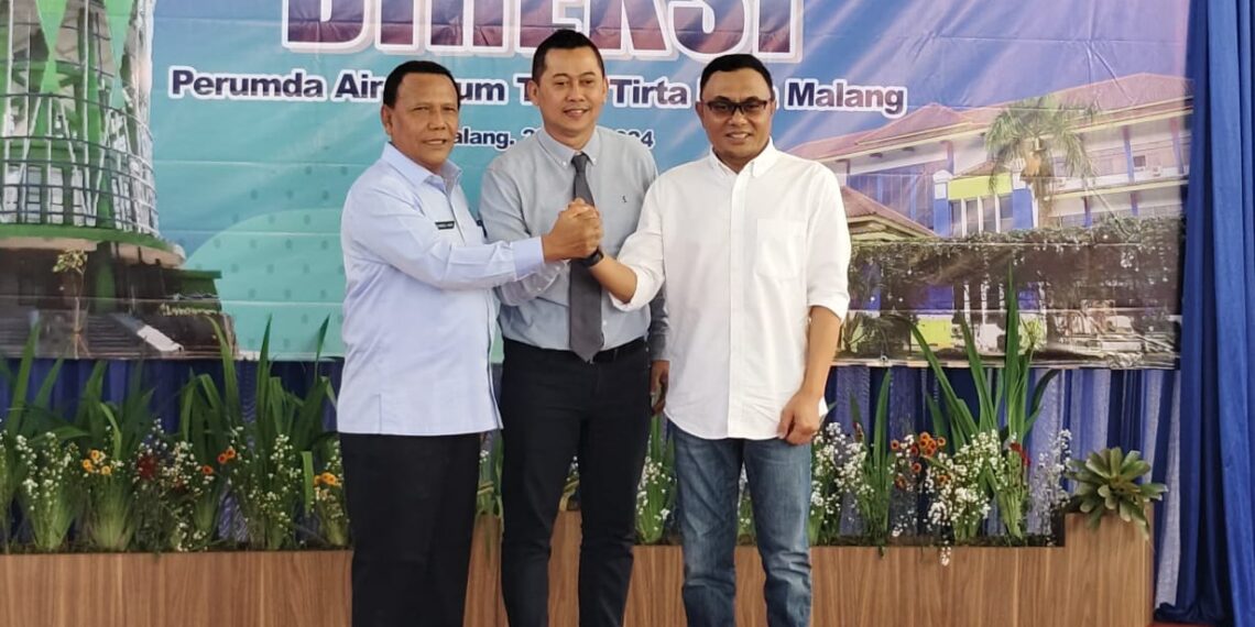 Syamsul Hadi ( kiri ) Kabupaten, Priyo Sudibyo SE, S.Sos, ( tengah )Kota , Edi Sunaidi, M.AP, ( kanan ) Batu. ( By : Irfan Bagus )