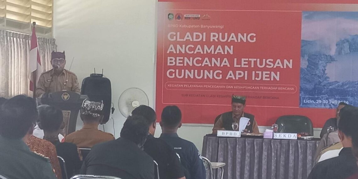 BPBD Banyuwangi Ajak Lintas Elemen Siaga Bencana Gunung Ijen 1 Sekda Banyuwangi Mujiono membuka geladi penanganan ancaman bencana letusan Gunung Ijen