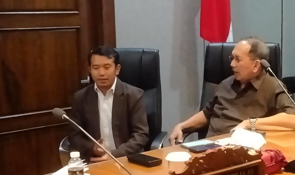 Komisi A DPRD Jatim saat jumpa pers