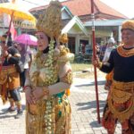 Berkostum Kerajaan Majapahit, Kades Kedungpring Pimpin Karnaval 17 Agustus IMG-20240818-WA0127