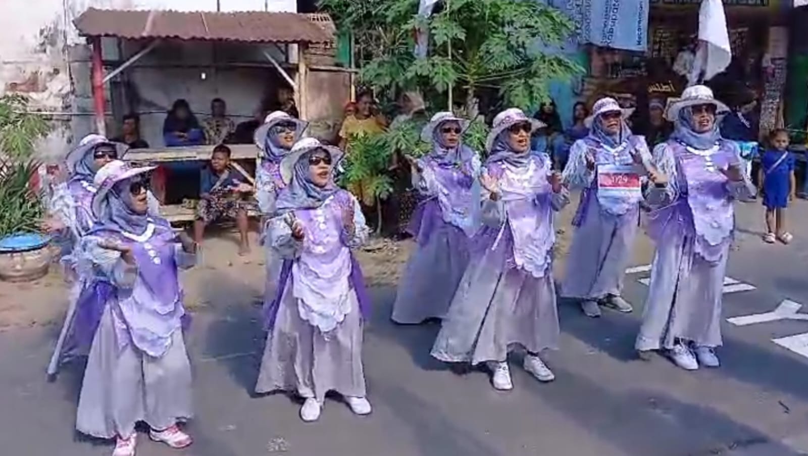 Meriahnya Gerak Jalan Unik dan Lucu Desa Pendarungan Sambut HUT RI ke-79 1