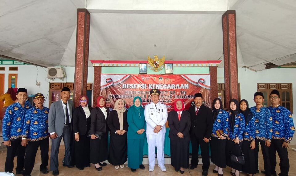 Foto bersama setelah acara upaya bendera peringati HUT RI ke 79