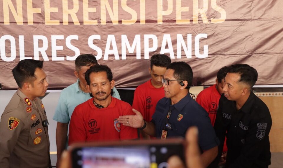 Kapolres Sampang saat press release pelaku percobaan pembunuhan