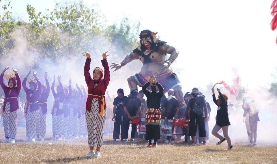 Kemeriaan karnaval Desa Lasem saat memperingati HUT RI ke 79