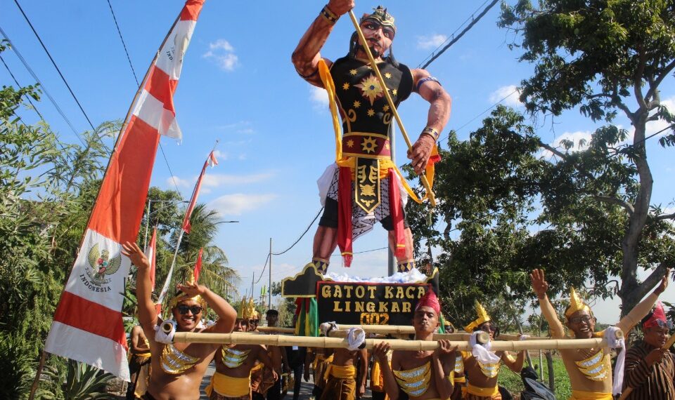 Semarak Kemerdekaan RI ke- 79, Pemdes Bandungsekaran Gelar Karnaval Budaya 1 Ada gatotkaca raksana di karnaval Desa Bandungsekaran