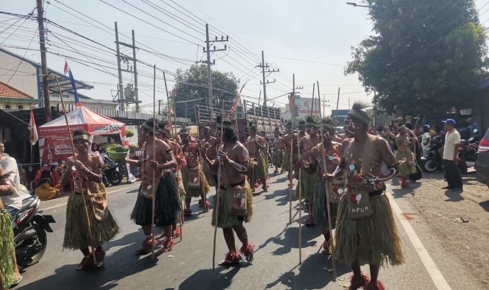 Karnaval Budaya di Desa Cangkir