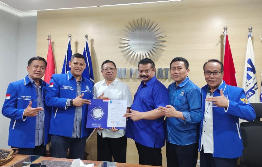 Secara Resmi PAN Serahkan SK B1-KWK Kepada Pasangan Mardinoto