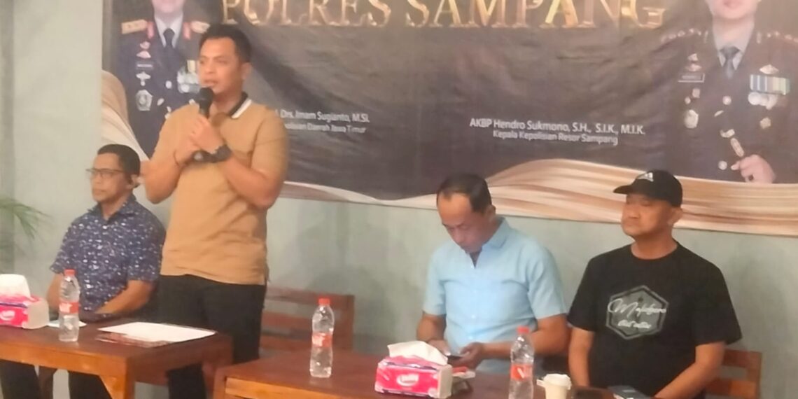 Ngopi bareng Wartawan Sampang dan Kapolres Sampang