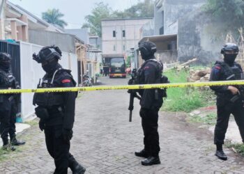 Densus 88 Mabes Polri Amankan 3 Orang Terduga Teroris di Wilayah Kecamatan Junrejo Kota Batu 