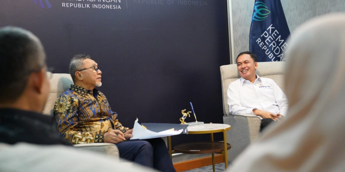 Ketua KPPU Ifan saat bertemu dengan Menteri Perdagangan RI Zulhas, Kamis (8/8/2024). (foto: ist)