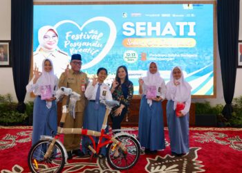 Artis Tasya Kamila Tertarik Konsep Posyandu Remaja di Banyuwangi