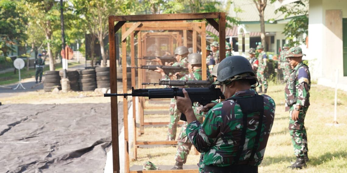Asah Kemampuan Menembak Prajurit, Korem 084/Bhaskara Jaya Gelar Latihan Menembak Senjata Ringan Secara Periodik