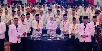 Khofifah-Emil dan 28 Pasangan Cakada se-Jatim Terima Form B1 KWK dari Presiden PKS, Ketua PKS Jatim : Seluruh Jajaran Siap All Out Memenangkan