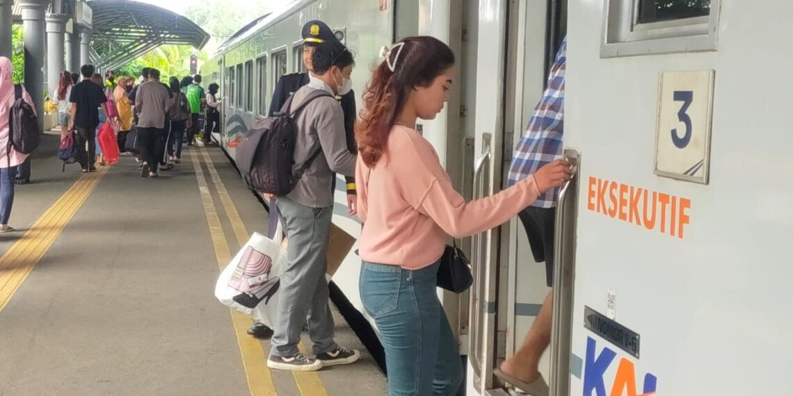KA Mutiara Timur Beroperasi Lagi 1 September, Ada Tarif Promonya 1 KAI Daop 8 Surabaya mengoperasikan lagi KA Mutiara Timur tujuan Jember - Banyuwangi pada 1 September 2024. (foto: ist)