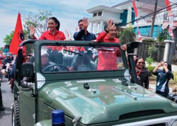 Sama – Sama Gagal Kembali ke Senayan, Kris Dayanti-Dewa Daftar Peserta Pilkada ke KPU Kota Batu 