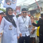 Diantar Ribuan Orang, Ipuk-Mujiono Jalan Kaki Daftar ke KPU Banyuwangi WhatsApp Image 2024-08-28 at 16.19.08