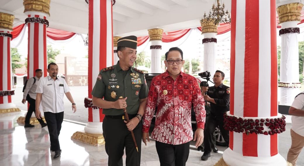 Kapolres Batu Turun Lapangan Pimpin Keamanan Pendaftaran Para Paslon Wali Kota dan Wakil Wali Kota Batu