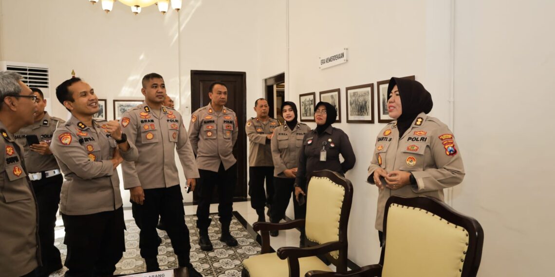 Rombongan Polda Aceh dan Polda Papua disambut langsung oleh Kabag Ren Polrestabes Surabaya, AKBP Darti Setiyowati, S.Sos., M.Si(foto)