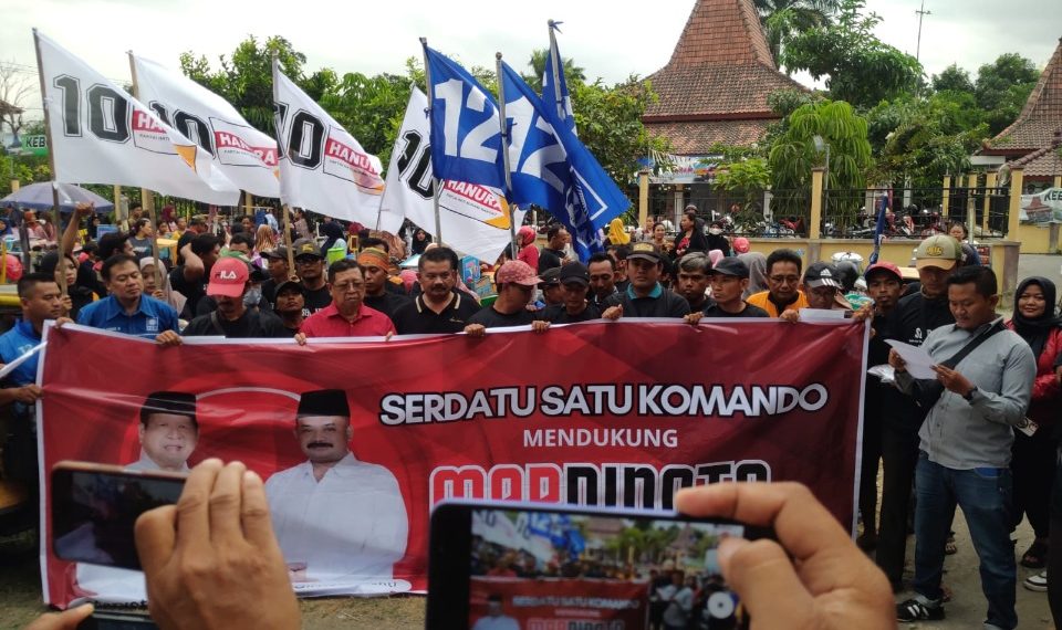 Satu Komando, Komunitas Serdatu Deklarasikan Dukungan untuk Pasangan Mardinoto 1 Seduluran Pedagang Tulungagung, saat mendeklarasikan dukungannya kepada Pasangan Mardinoto di Kebun Jambu Rejoagung, pada Sabtu Sore (7/9/2024) (foto: eko/bidik news)