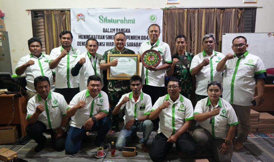 Kapenrem 084/Bhaskara Jaya bersama jajaran berkunjung ke sekretariat Aliansi Wartawan Surabaya