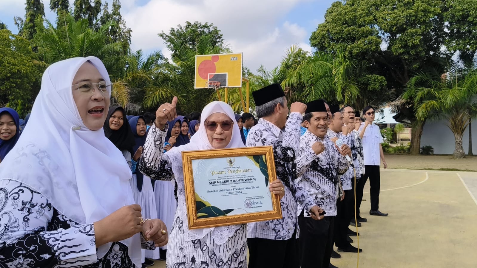 SMPN 2 Banyuwangi Raih Penghargaan Sekolah Adiwayata Tingkat Provinsi 1