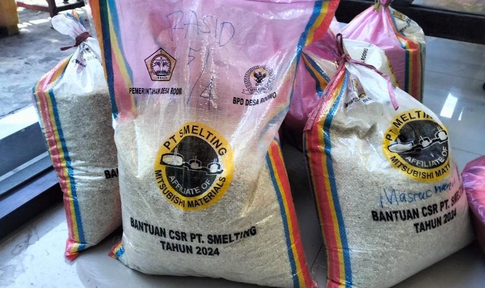 Penuhi Panggilan Kejaksaan, Sekdes dan Ketua BPD Roomo Diperiksa Secara Intensif 1 Beras tak layak kosumsi yang berikan Pemdes Roomo pada warga dari dana CSR PT.Smelting