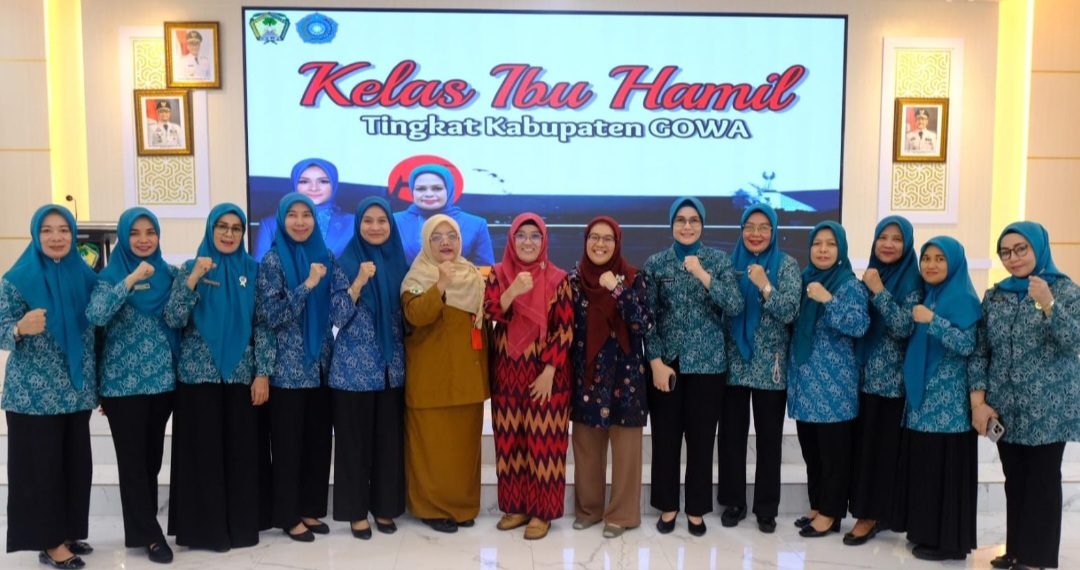 Endang Retno Surjaningrum M.AppPsych., Ph.D., Psikolog & Mayenrisari Arifin, S.Psi., M.Psi., Psikolog bersama Kader PKK Kab. Gowa. (foto2: ist)