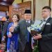 Terpilih Jadi DPRD Jatim Tiga Periode, Dokter Agung Dapat Bingkisan Bunga Dari Sang Anak