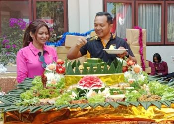 Rayakan Hari Jadi Polwan Ke 76, Kapolres Batu Potong Tumpeng 