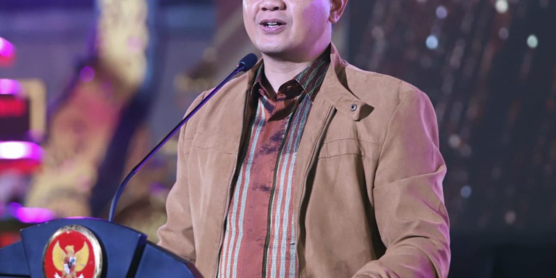 Pj.Walikota Batu Aries Agung Paewai saat sambutan diacara pagelaran bulan purnama di Sendratari Arjuna Wiwaha Kota Batu.(Ist)