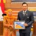 AHY Raih Gelar Doktor dari Universitas Airlangga, Khofifah: Sosok Politisi dan Akademisi yang