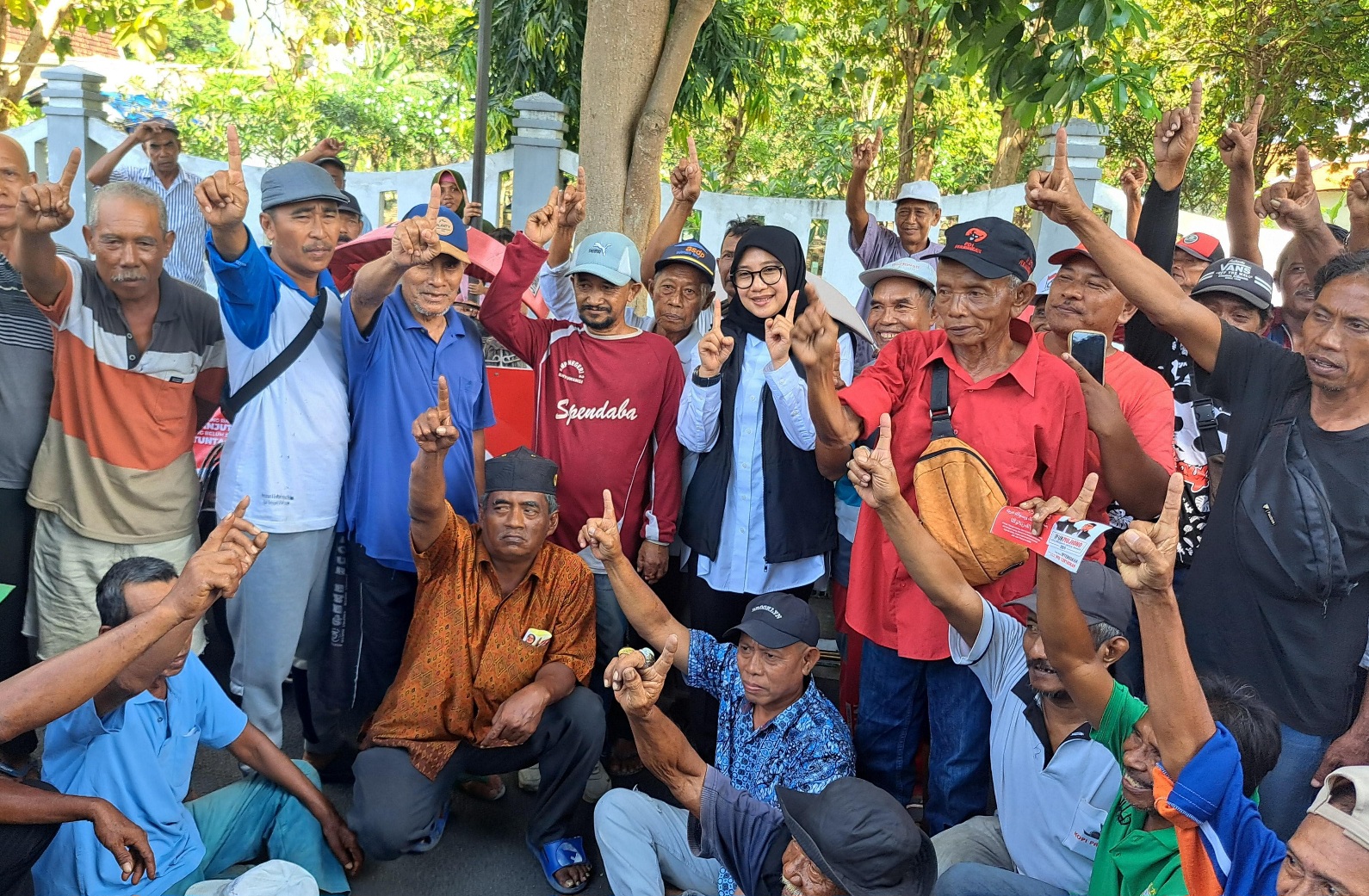 Sarapan Bareng di Jum’at Berkah, Ipuk Siap Carikan Solusi Nasib Tukang Becak 2 Sarapan Bareng di Jum’at Berkah, Ipuk Siap Carikan Solusi Nasib Tukang Becak 1