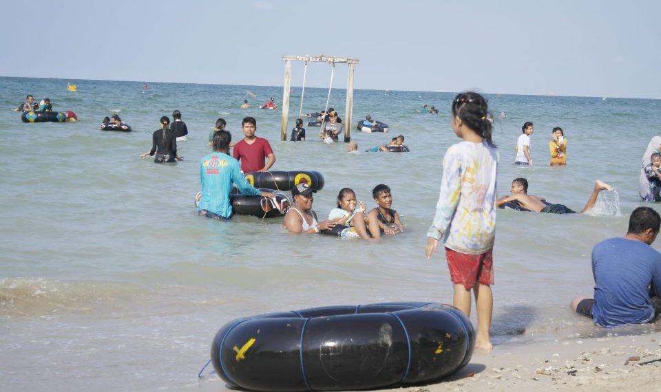 Wisata pantai dalegan