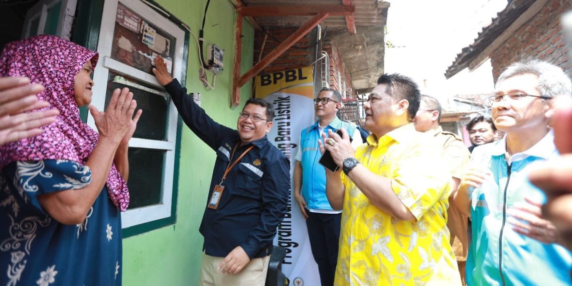 PLN Sambung Listrik Warga Tak Mampu di Malang & Lamongan