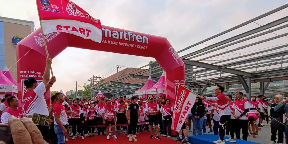 Smartfren & RSPAL Surabaya Promosikan Gaya Hidup Sehat Lewat Fun Run 5K