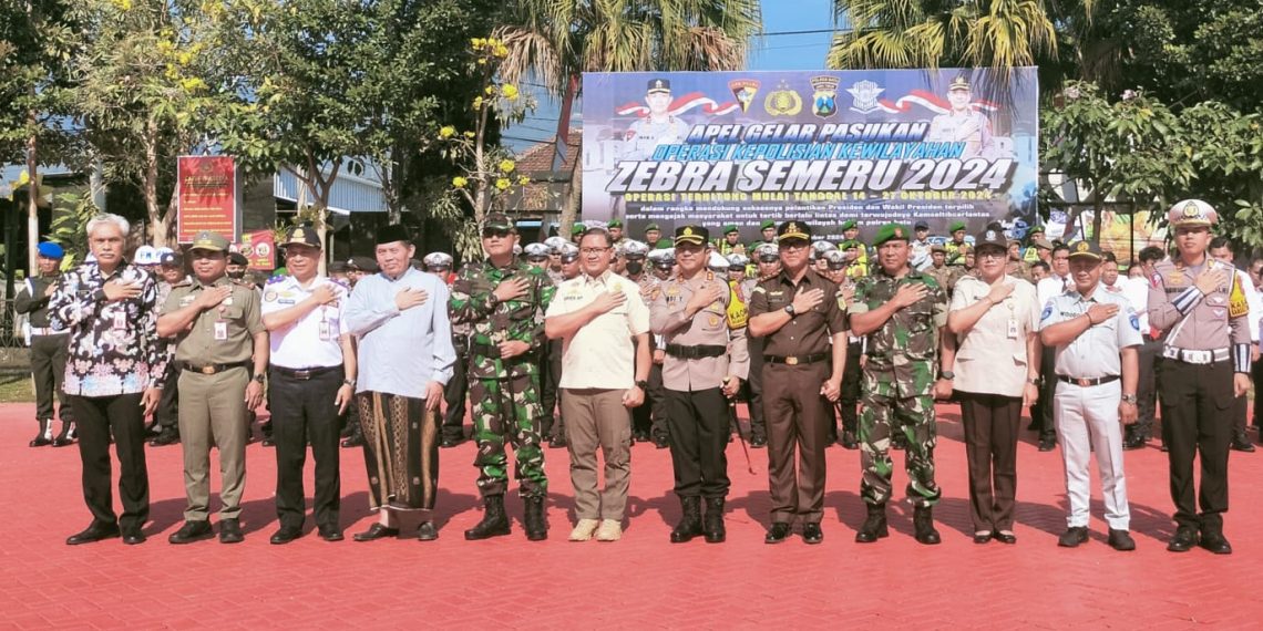 Kapolres Batu, Dandim, Kajari dan beberapa Instansi samping usai Gelar Apel Pasukan Operasi Zebra Semeru 2024 (Gus)