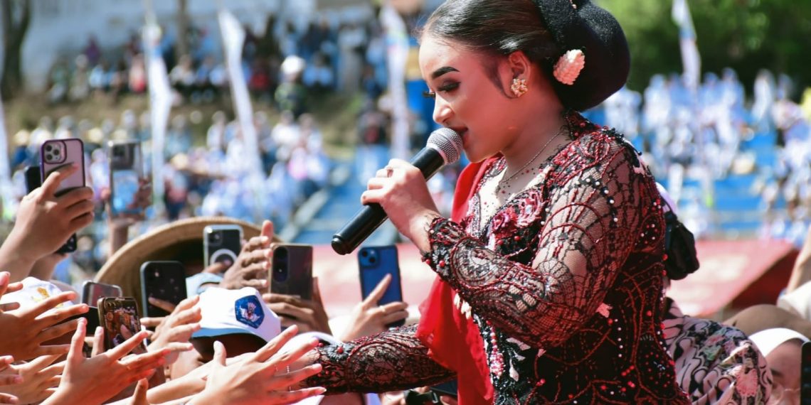 Niken Salindry, dengan Suara Emasnya Guncang Perayaan HUT Kota Batu ke-23 1 Sinden Cantik Niken Salindry (Ist)