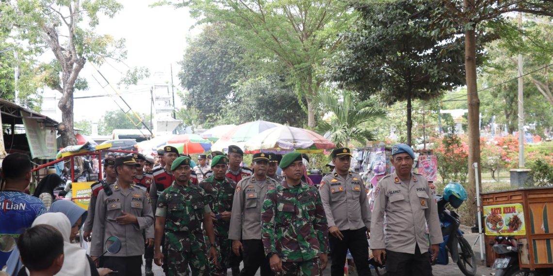 Personil TNI-Polri Di Kabupaten Sampang Laksanakan Apel Siaga Jelang Pelantikan Presiden dan Wakil Presiden terpilih tahun 2024 1 Personil TNI-Polri Di Kabupaten Sampang Laksanakan Apel Siaga Jelang Pelantikan Presiden dan Wakil Presiden terpilih tahun 2024 1