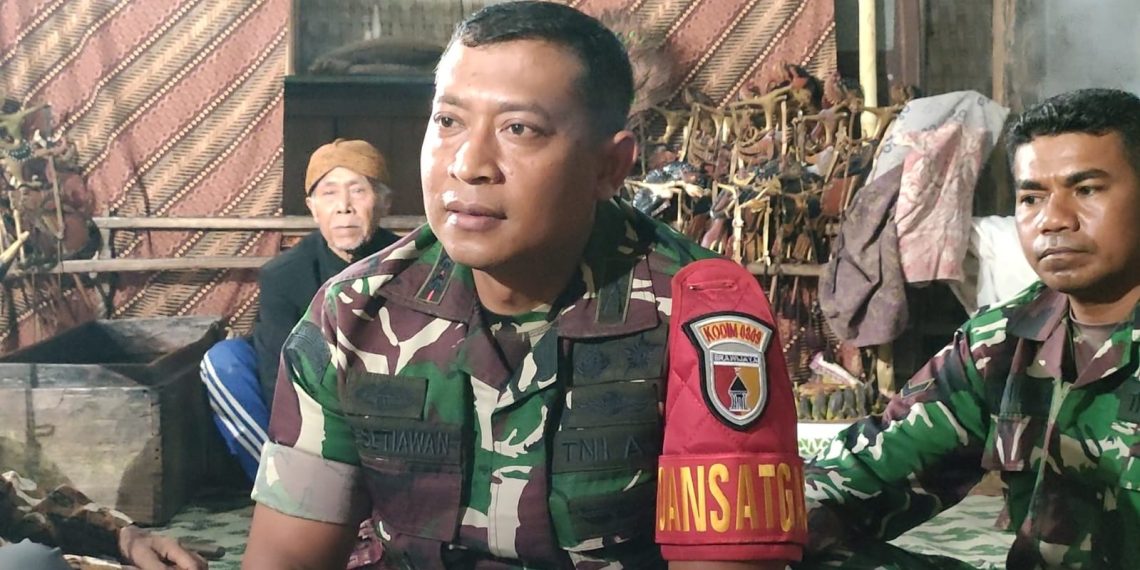Lestarikan Budaya Lokal, Dansatgas TMMD 122 Kodim 0809/Kediri Ajak Masyarakat Ramaikan Pentas Wayang Mbah Gandrung 1
