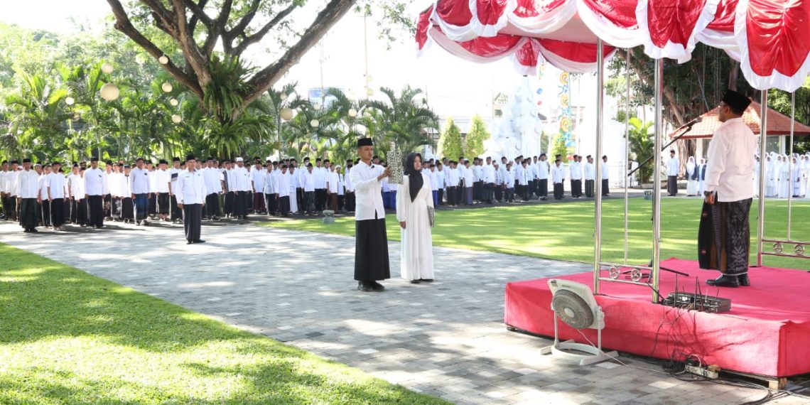 Sugirah saat sambutan di peringatan Hari Santri Nasional
