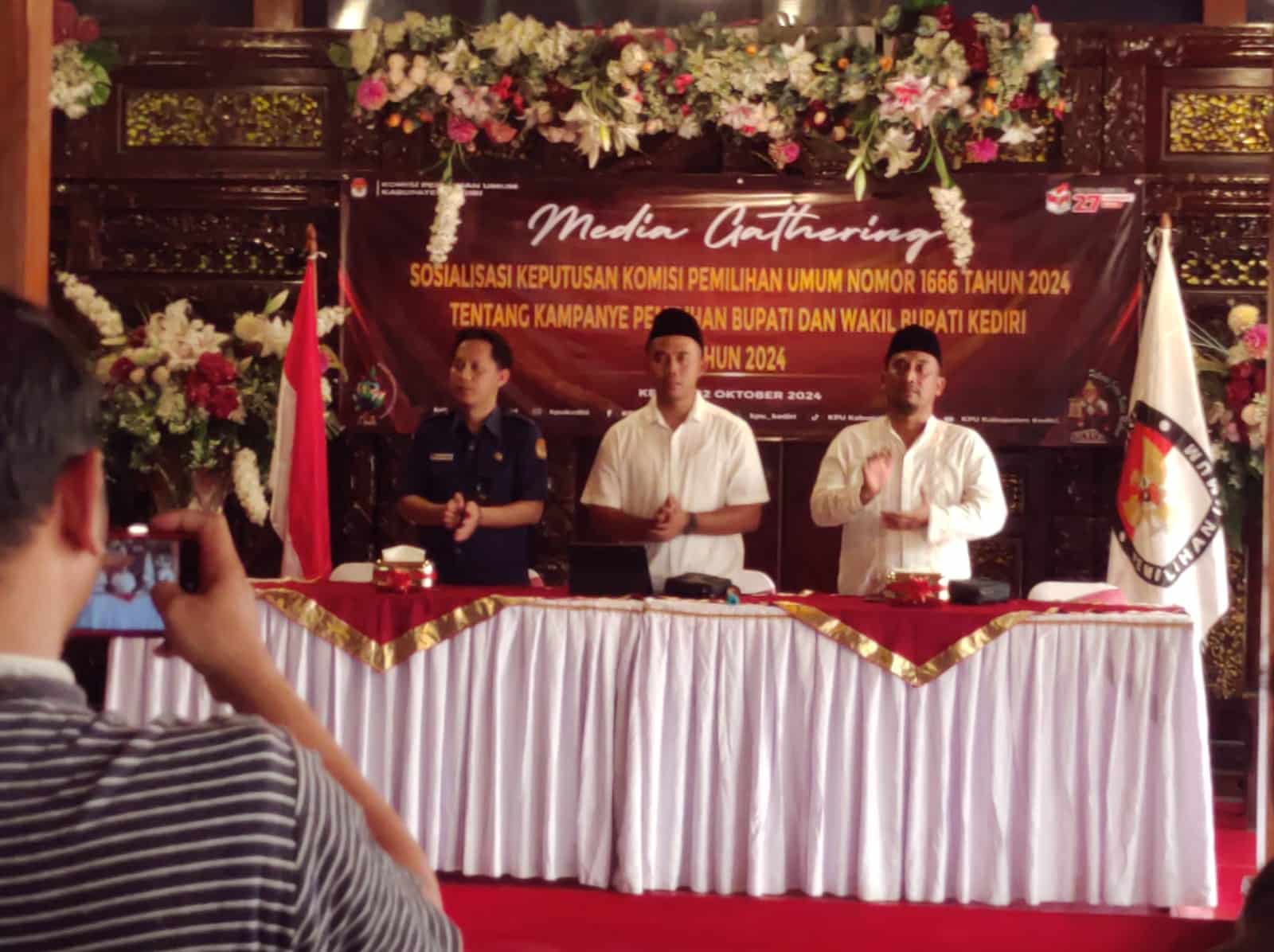 KPU Kab. Kediri Akan Gelar Debat Perdana, Inilah Rencana Lokasi, Jadwal ,dan Sistemnya 2 KPU Kab. Kediri Akan Gelar Debat Perdana, Inilah Rencana Lokasi, Jadwal ,dan Sistemnya 1